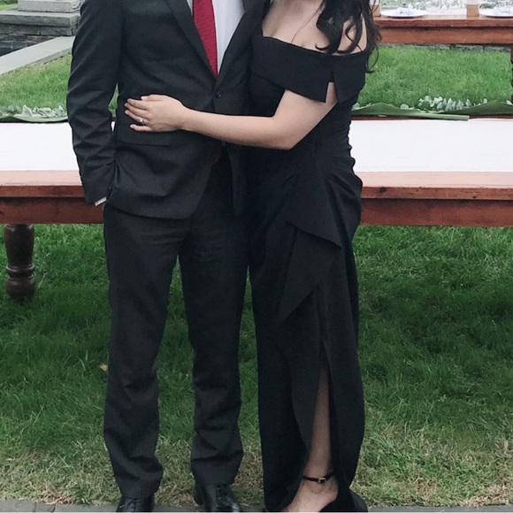 Black Asymmetrical Off-the-Shoulder Gown - Picture 5 of 7